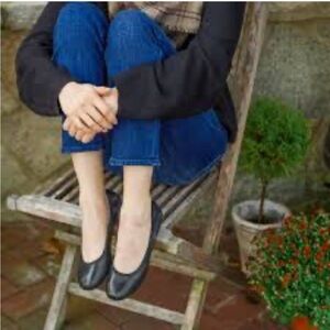 BORN Julianne Brown Chocolate Leather Ballet Flats Women’s Size 8